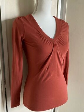 LOFT v-neck top XS long sleeve stretch terra cotta orange EUC
